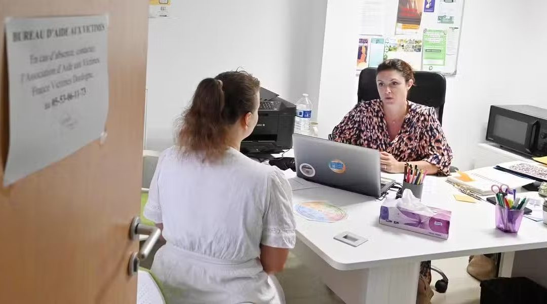 « On a un rôle de soutien moral » : quelle est cette association en Dordogne qui tisse des liens plus humains entre les victimes et la justice ?